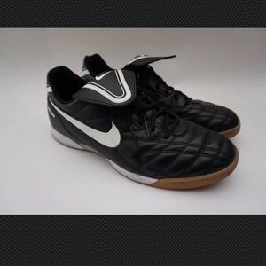Nike Tempo Indoor Soccer Shoes Sz 10 Black & White